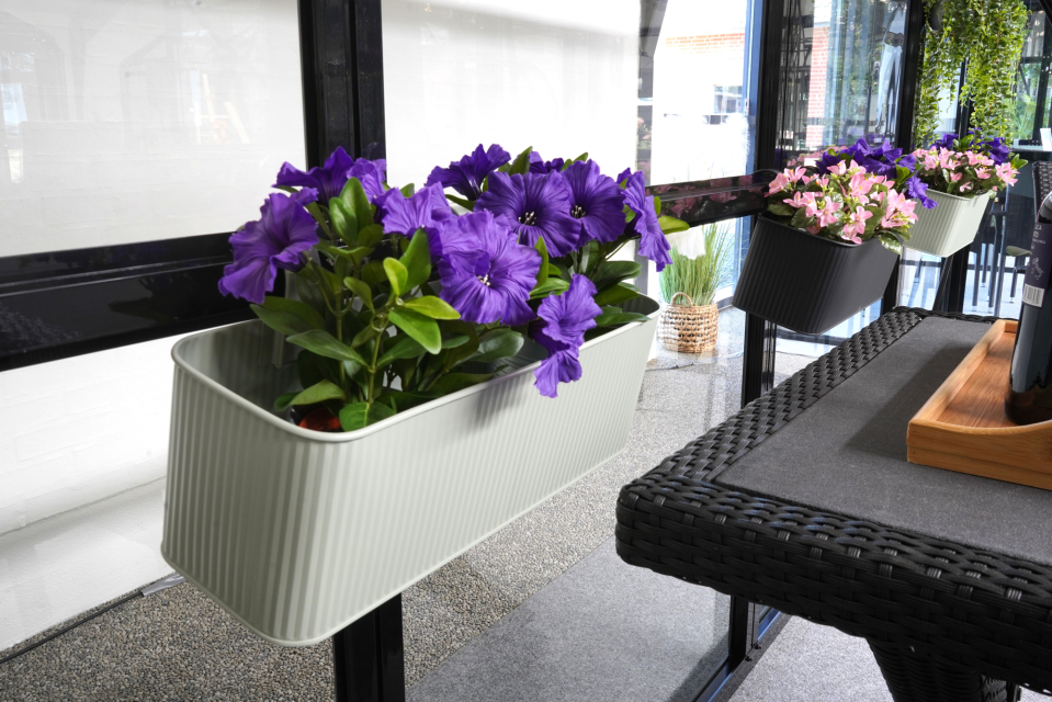 BLOMSTERKASSE SORT FLAD OPHÆNG